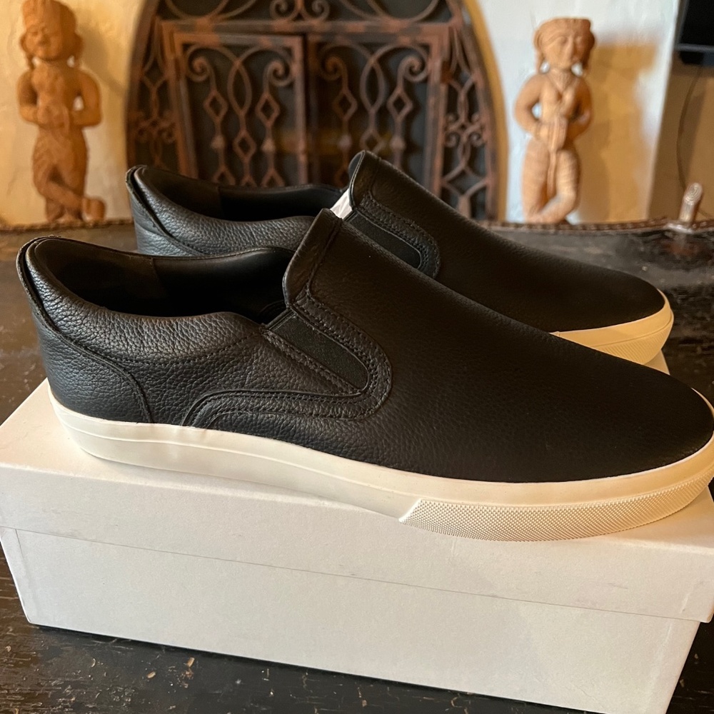 VINCE 11.5 Fairfax black leather slip-ons  (NEW in box)